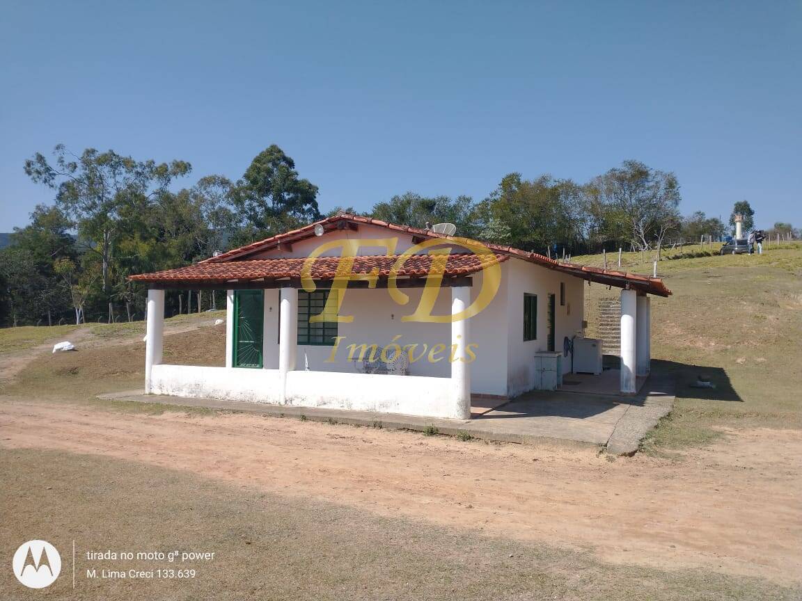 Fazenda à venda com 2 quartos, 250m² - Foto 2