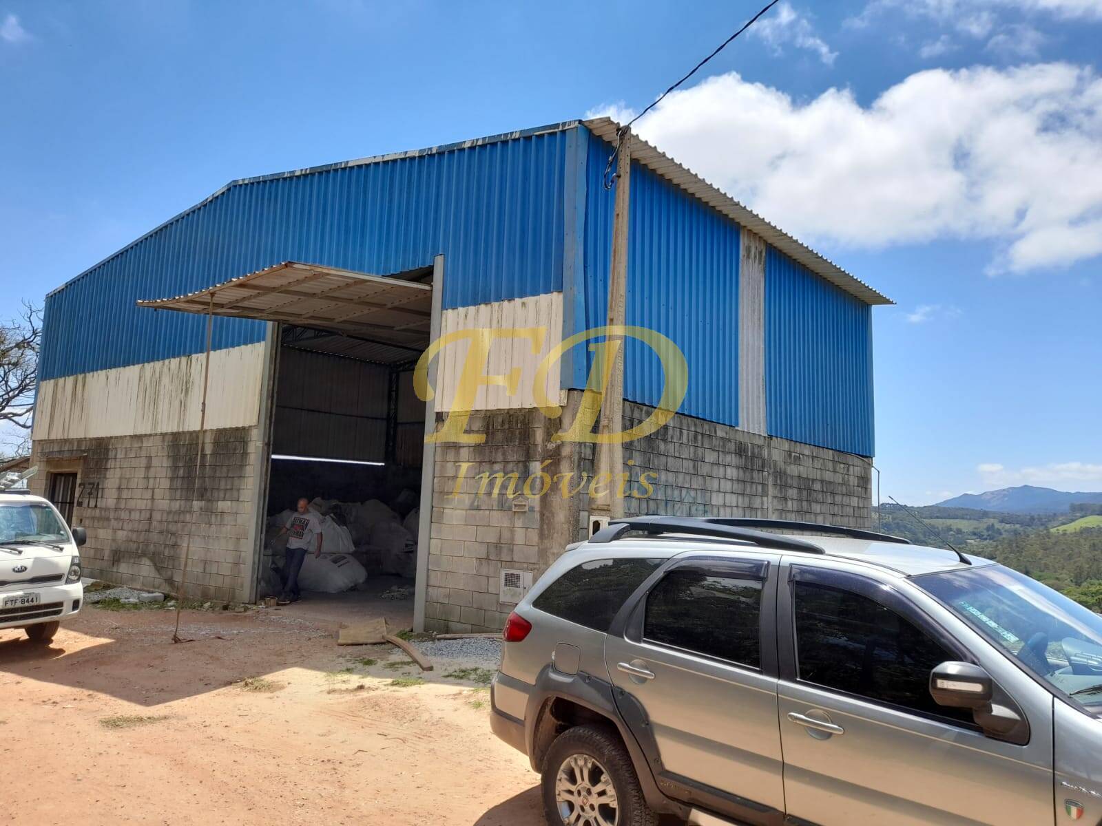 Depósito-Galpão-Armazém à venda, 200m² - Foto 1