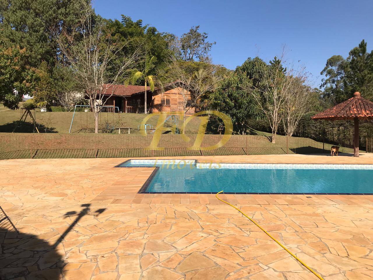 Fazenda à venda com 3 quartos, 200m² - Foto 2