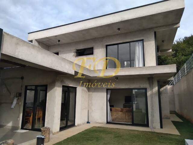 Casa para alugar com 3 quartos, 248m² - Foto 1