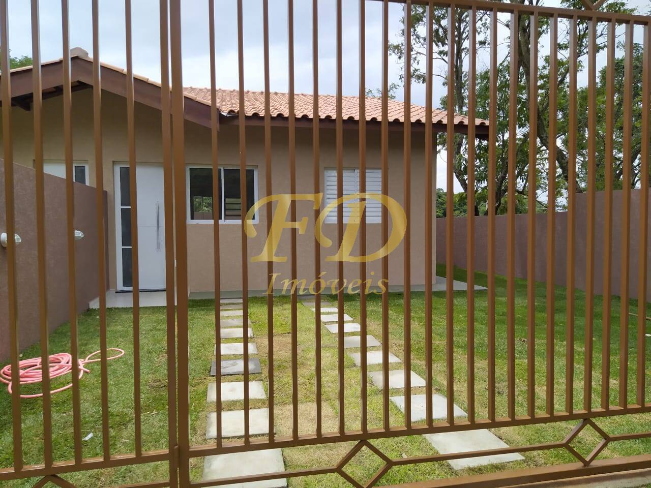 Casa à venda com 2 quartos, 54m² - Foto 2