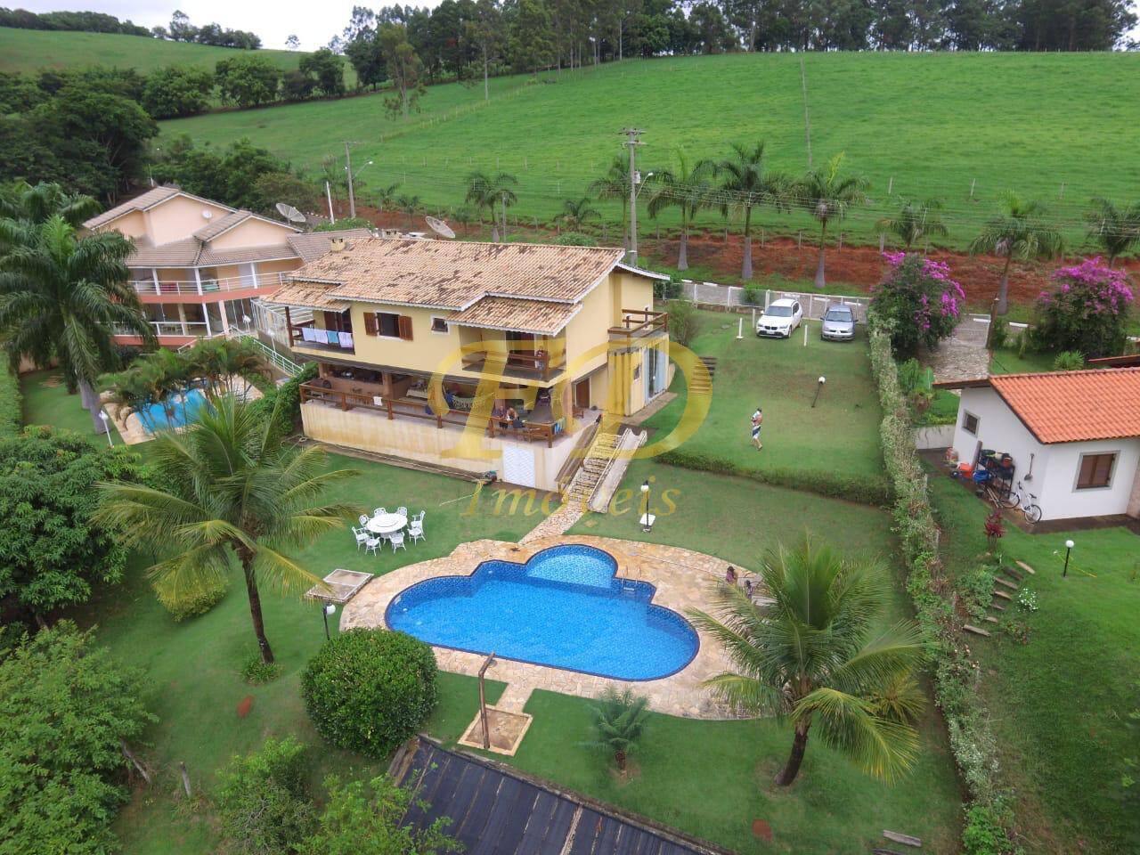 Fazenda à venda com 4 quartos, 380m² - Foto 1