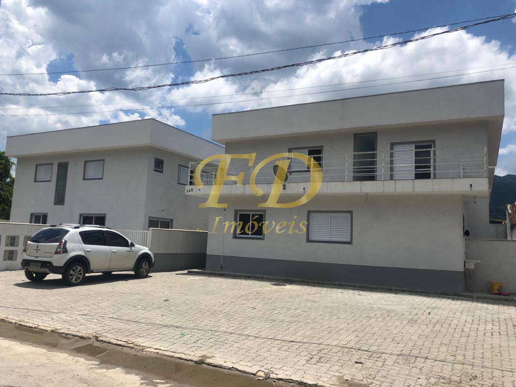 Casa à venda com 3 quartos, 104m² - Foto 1