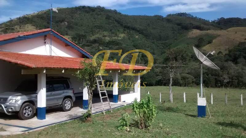 Fazenda à venda com 3 quartos, 55m² - Foto 1