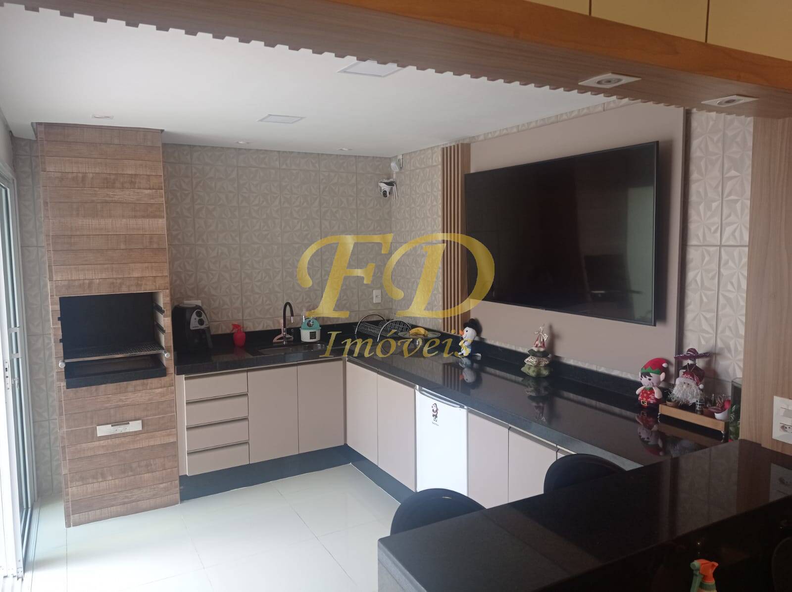 Casa à venda com 3 quartos, 134m² - Foto 1