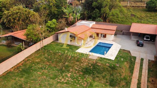 Fazenda à venda com 3 quartos, 188m² - Foto 2