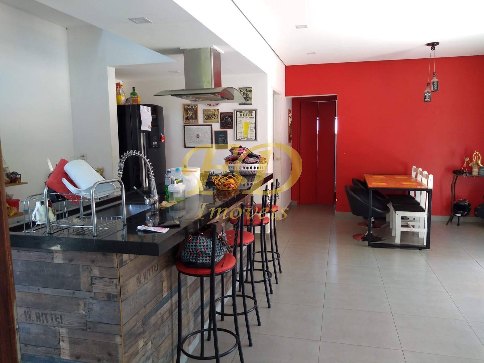 Casa à venda e aluguel com 3 quartos, 200m² - Foto 9