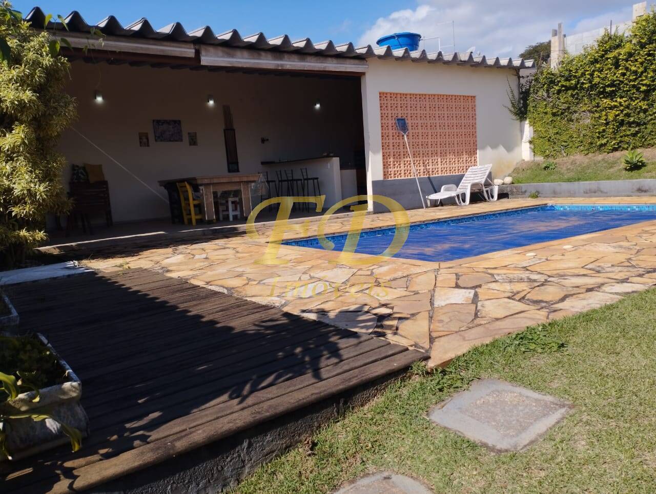 Casa à venda com 3 quartos, 200m² - Foto 4