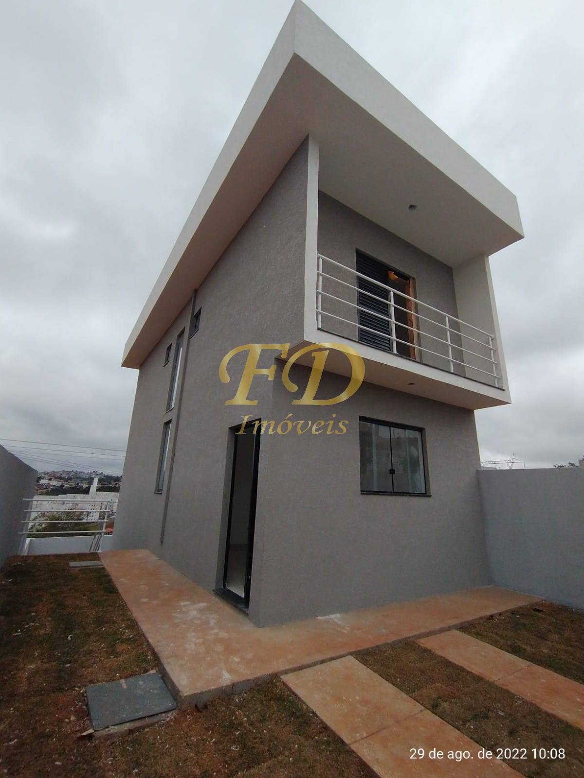 Casa à venda com 2 quartos, 110m² - Foto 2