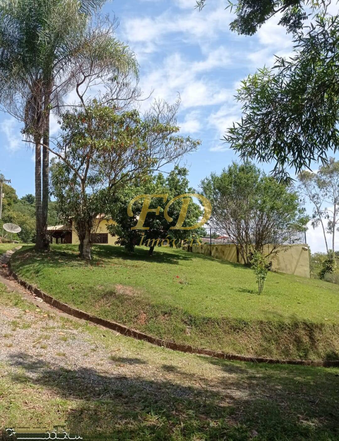 Fazenda à venda com 3 quartos, 300m² - Foto 2