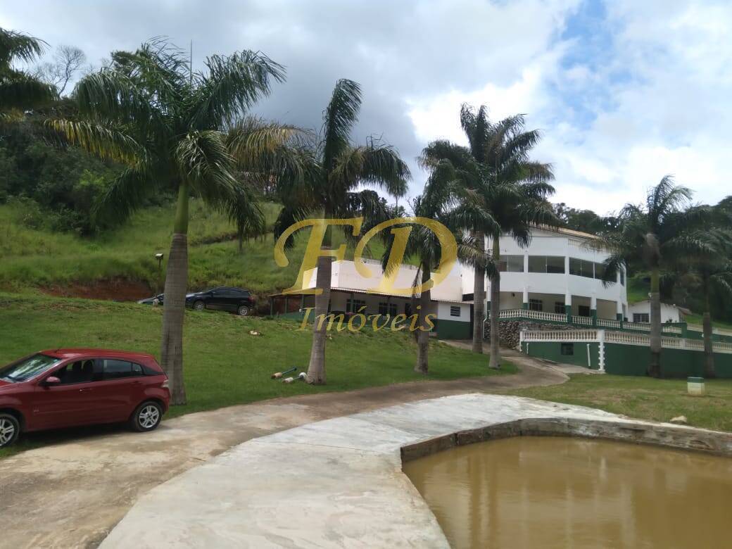 Fazenda à venda com 5 quartos, 700m² - Foto 1