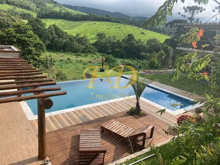 Fazenda à venda com 3 quartos, 220m² - Foto 1