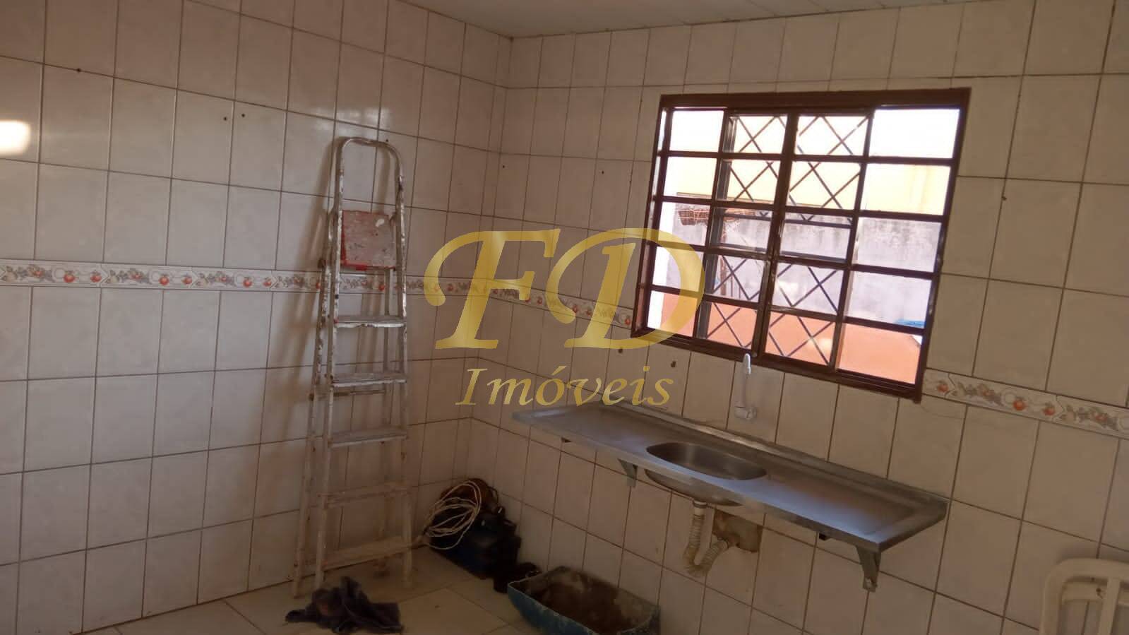 Casa à venda com 4 quartos, 140m² - Foto 3