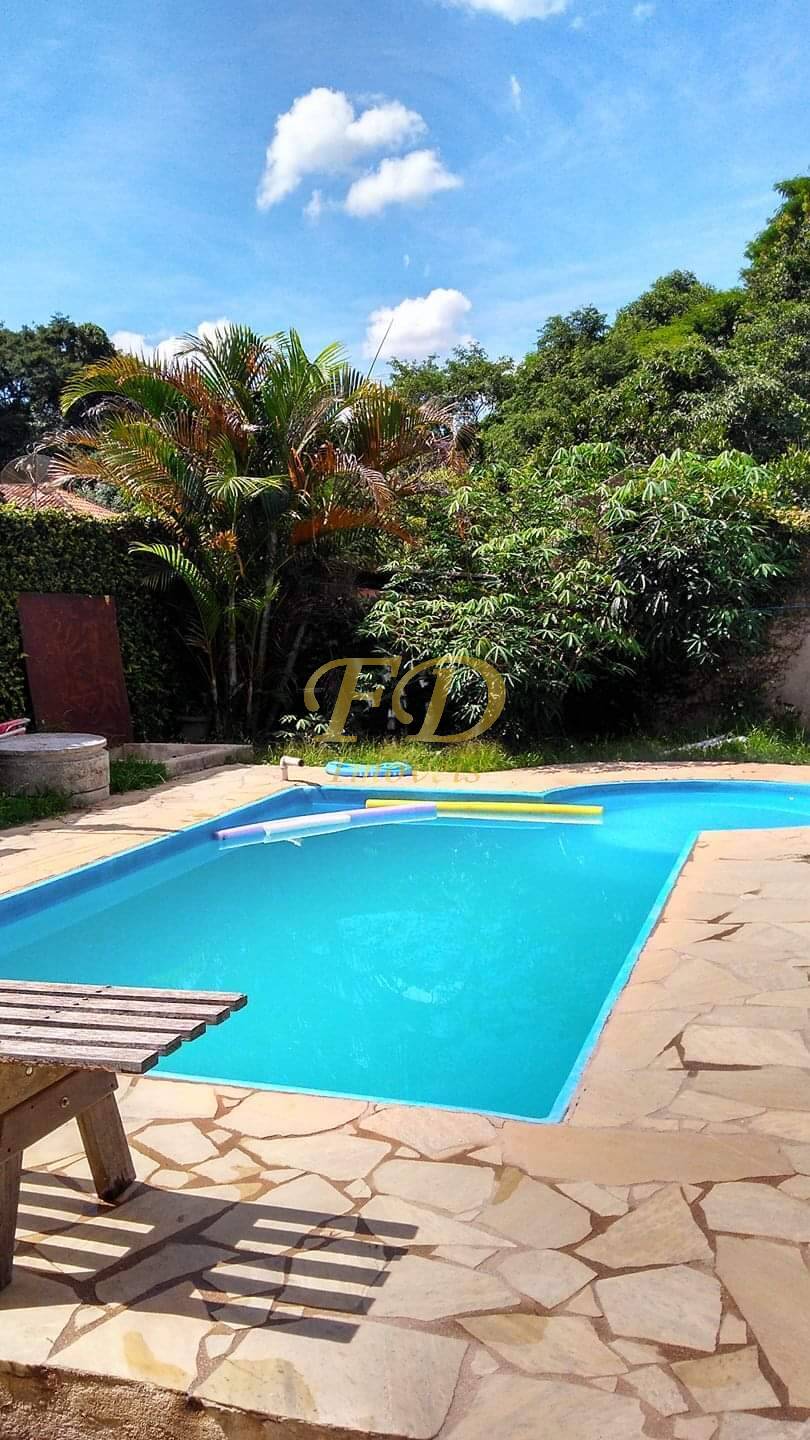 Casa à venda com 3 quartos, 176m² - Foto 1