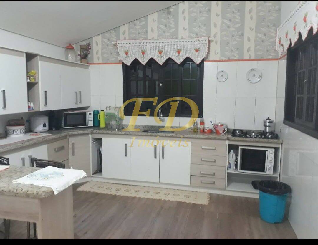 Casa à venda com 3 quartos, 176m² - Foto 4