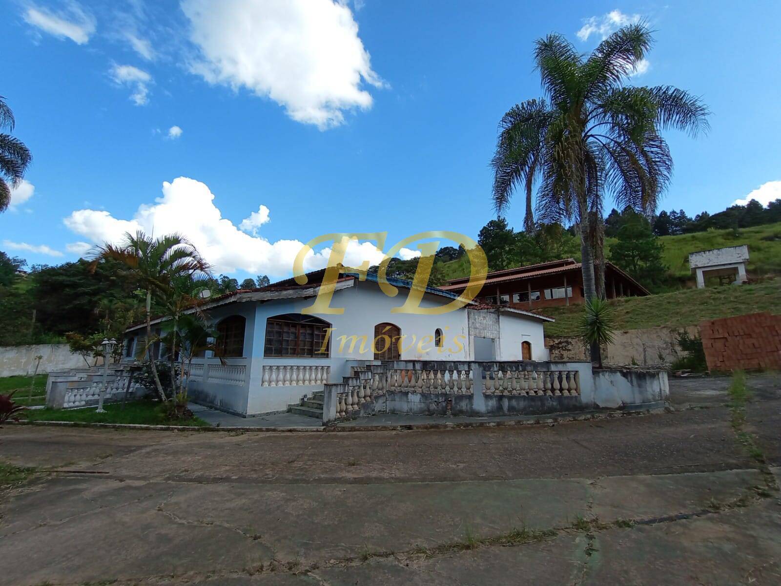 Fazenda à venda com 5 quartos, 1500m² - Foto 2