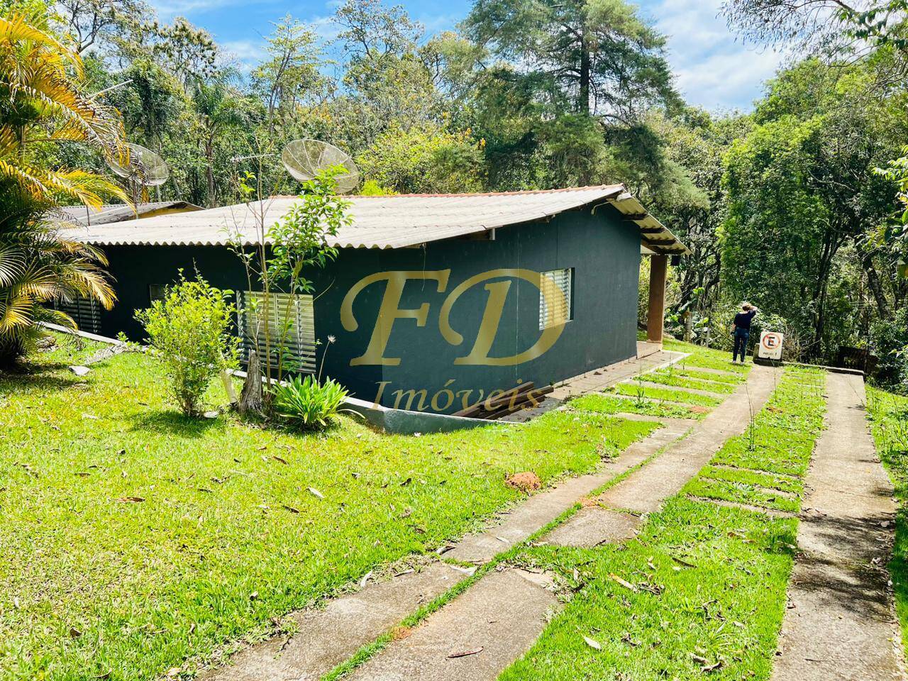 Fazenda à venda com 3 quartos, 160m² - Foto 2