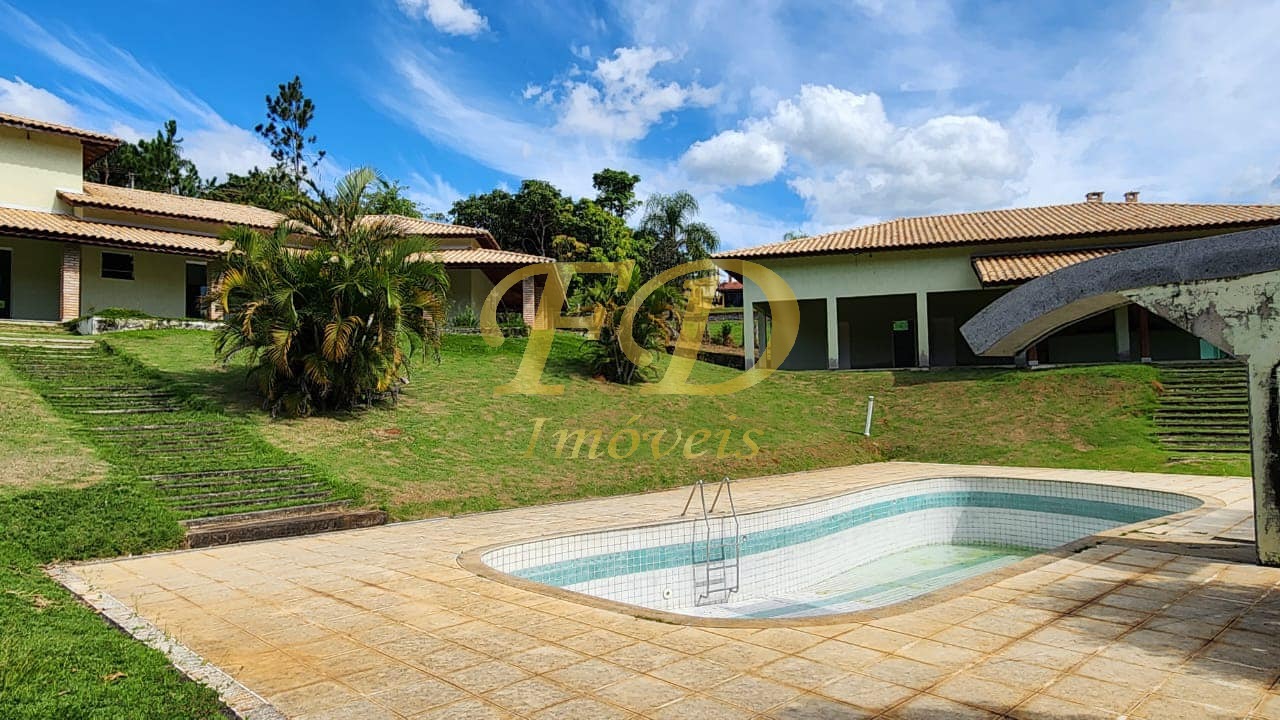 Fazenda à venda com 7 quartos, 900m² - Foto 1