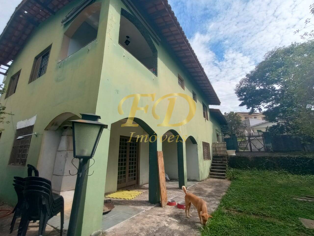 Casa à venda com 4 quartos, 230m² - Foto 1