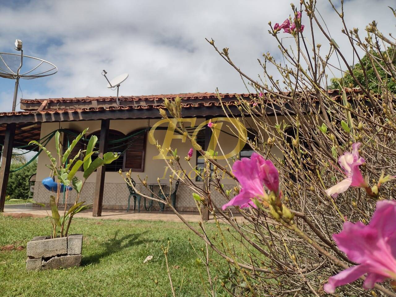 Fazenda à venda com 2 quartos, 170m² - Foto 1