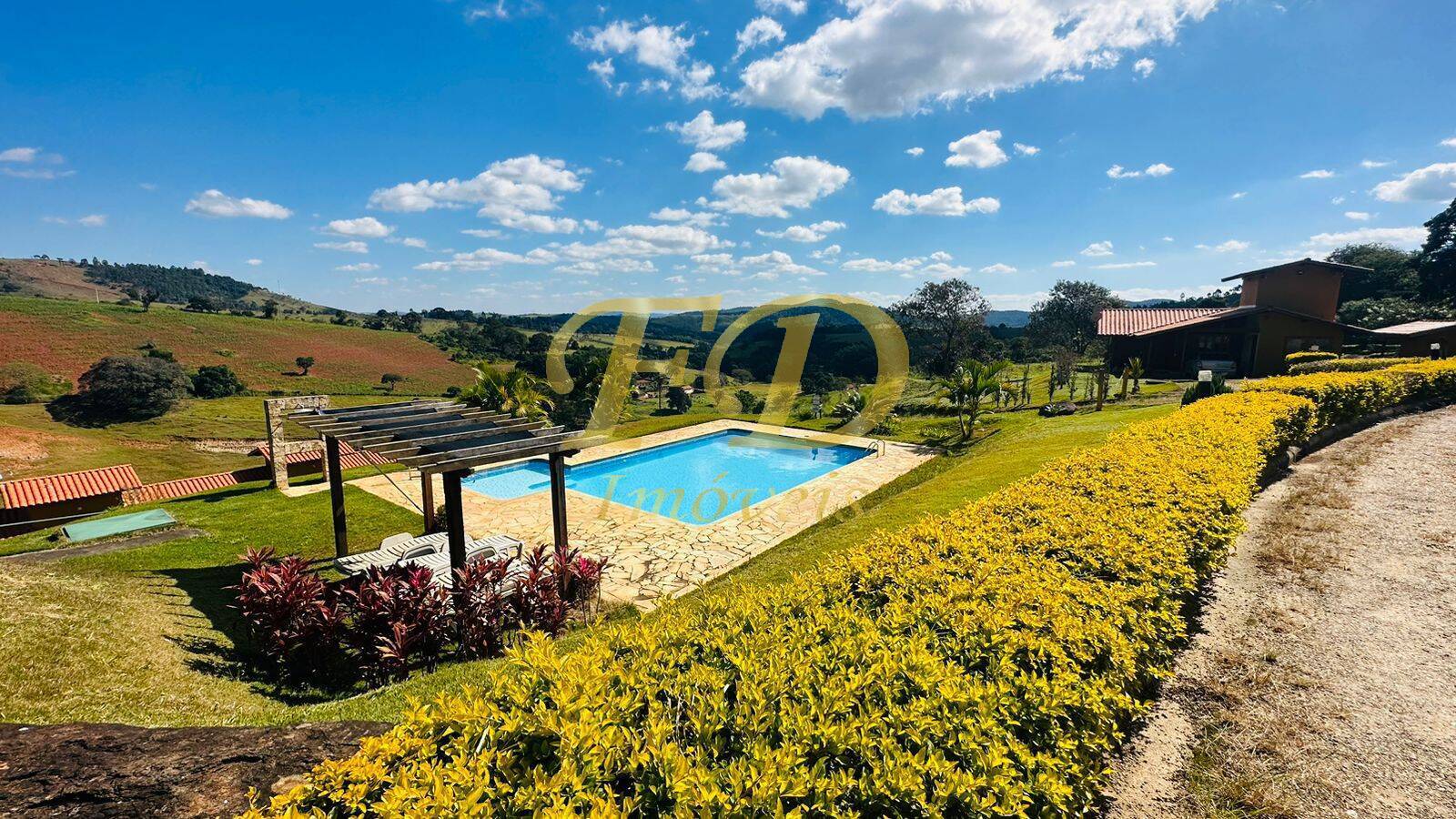 Fazenda à venda com 11 quartos, 20000m² - Foto 1