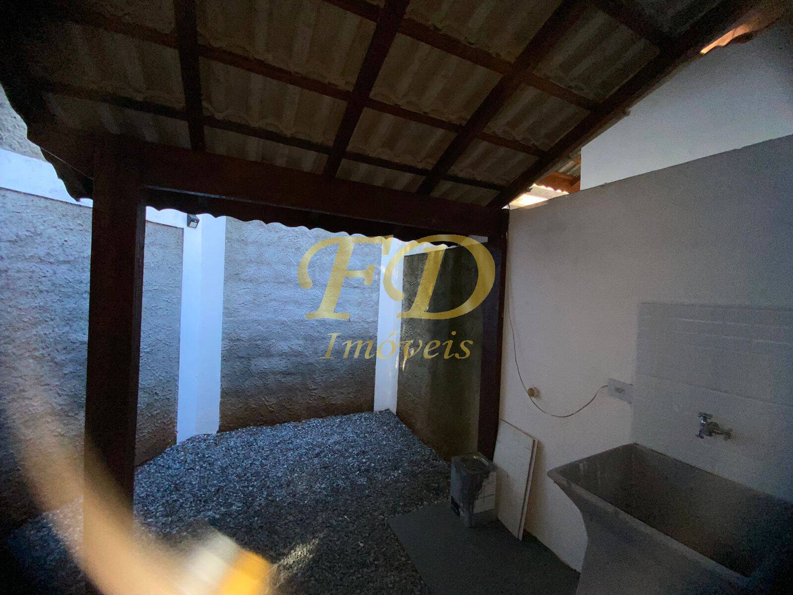 Casa à venda com 2 quartos, 60m² - Foto 27