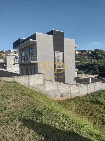 Casa à venda com 3 quartos, 360m² - Foto 1