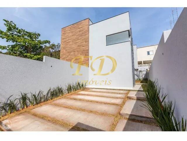 Casa à venda com 3 quartos, 110m² - Foto 1