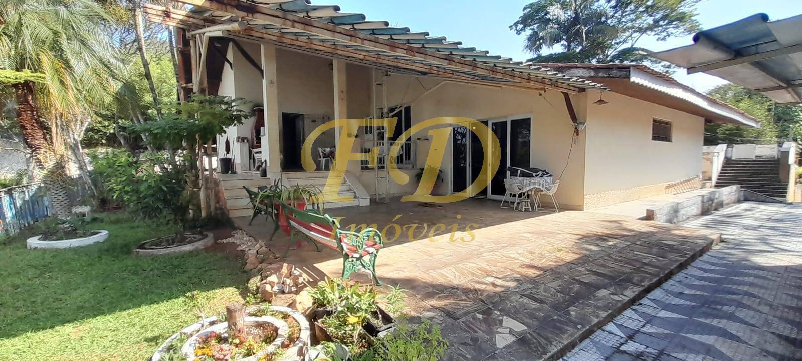 Fazenda à venda com 3 quartos, 380m² - Foto 1