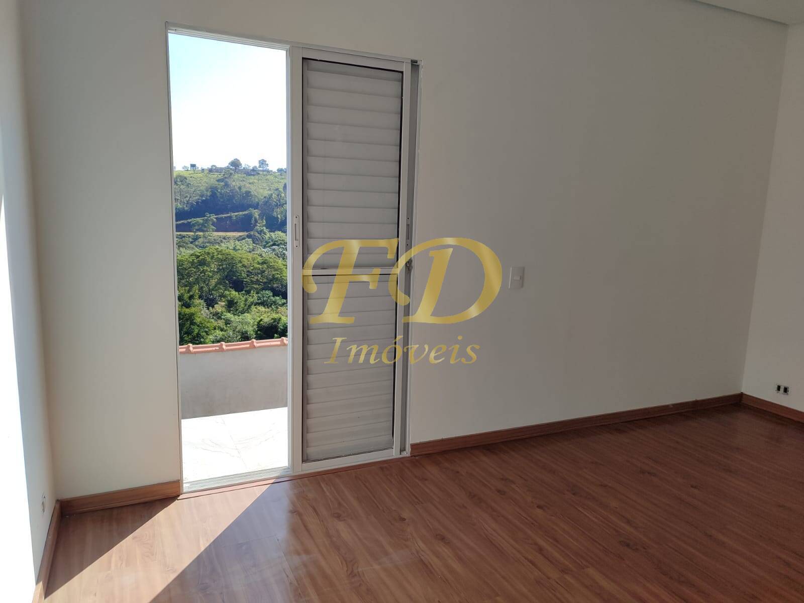 Casa à venda com 2 quartos, 108m² - Foto 2