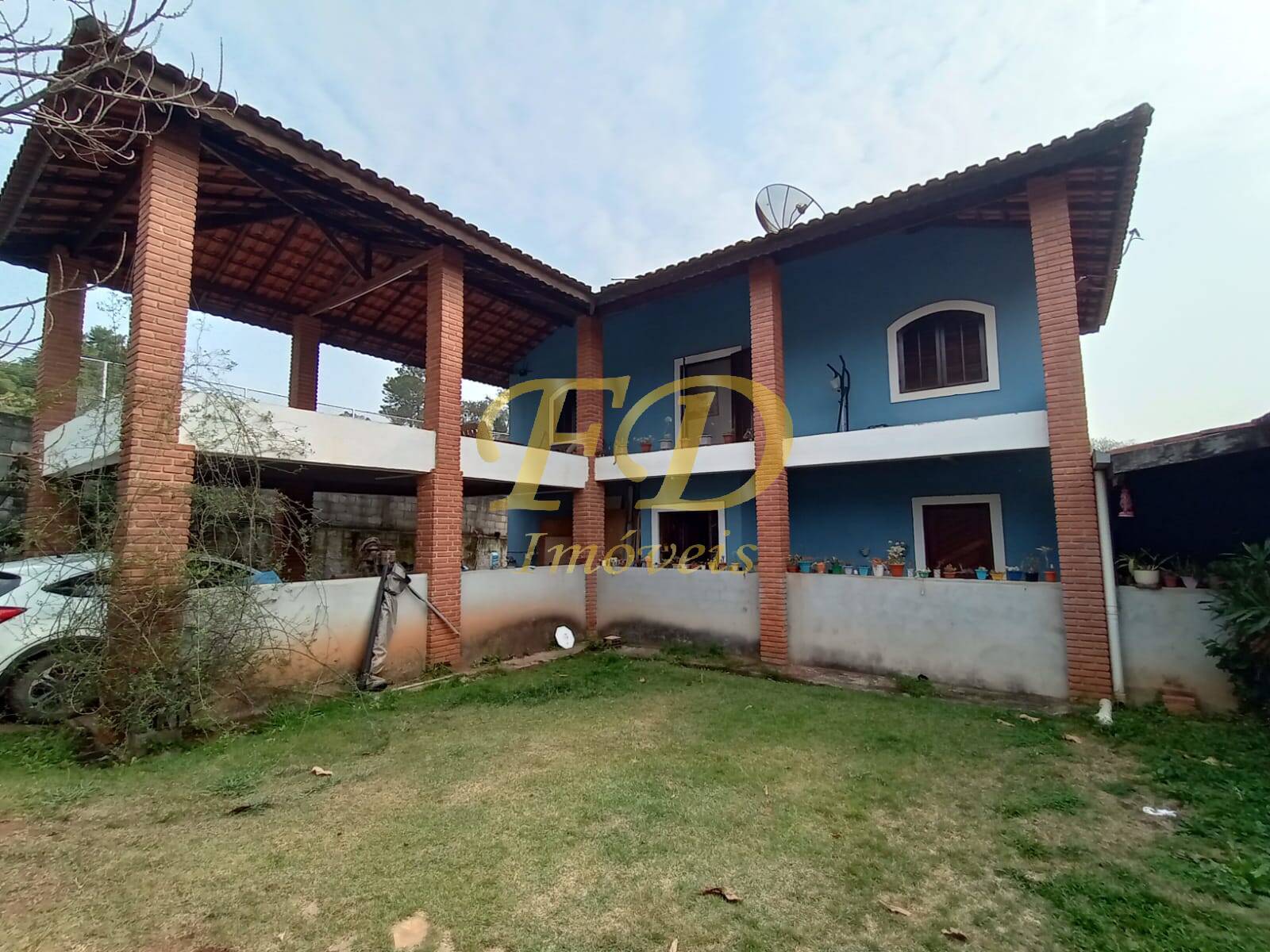 Fazenda à venda com 3 quartos, 240m² - Foto 1