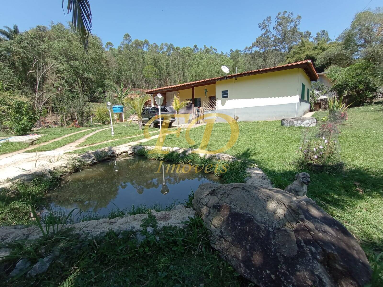 Fazenda à venda com 2 quartos, 80m² - Foto 1