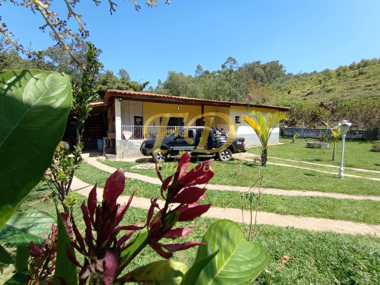 Fazenda à venda com 2 quartos, 80m² - Foto 2