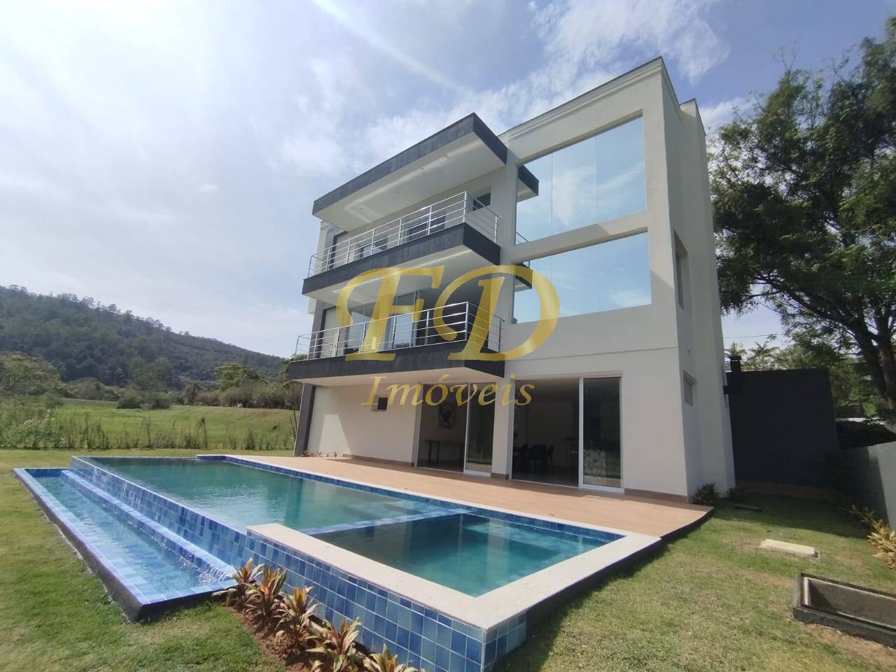 Casa de Condomínio à venda com 5 quartos, 500m² - Foto 1