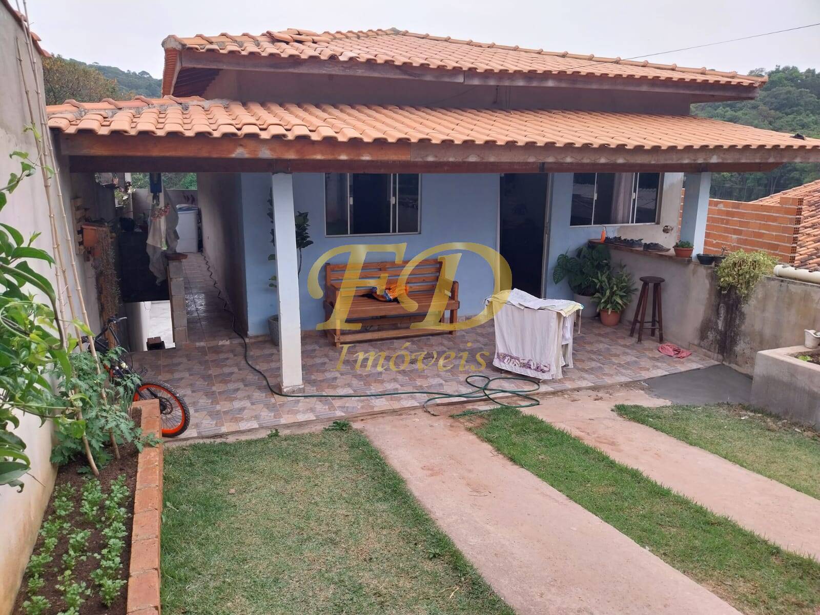 Casa à venda com 2 quartos, 140m² - Foto 1