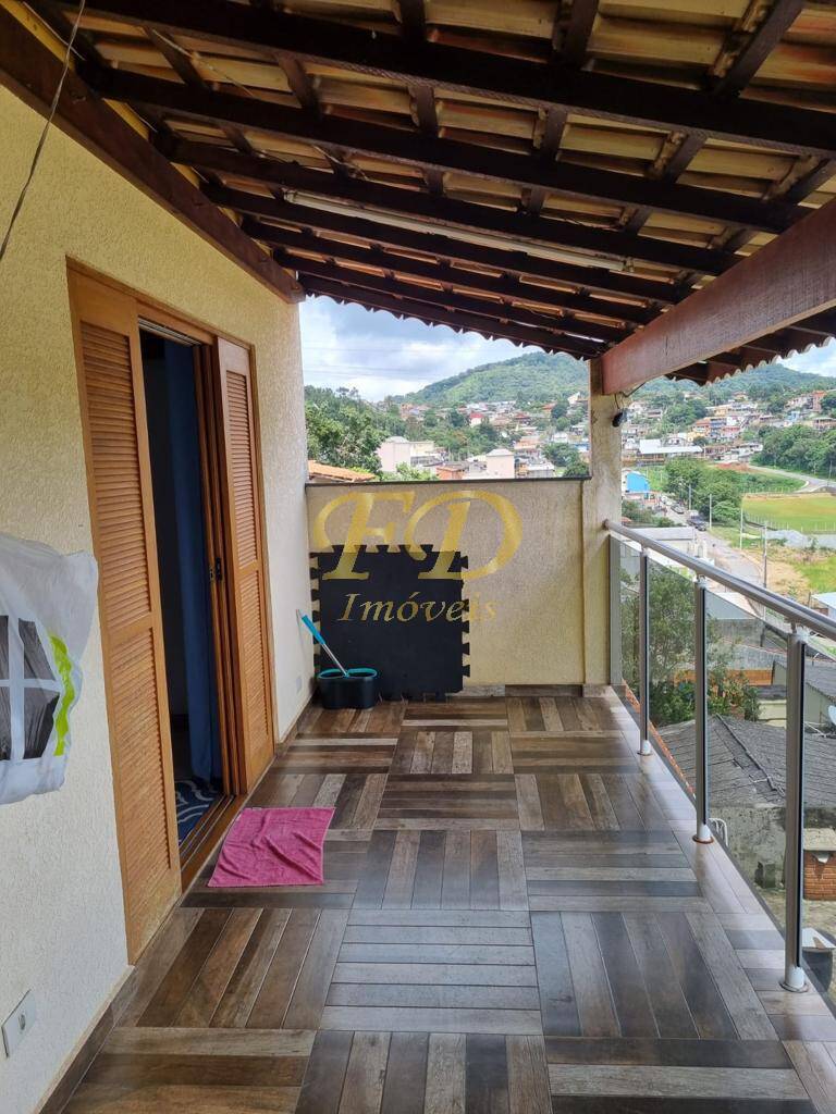 Casa à venda com 2 quartos, 136m² - Foto 2