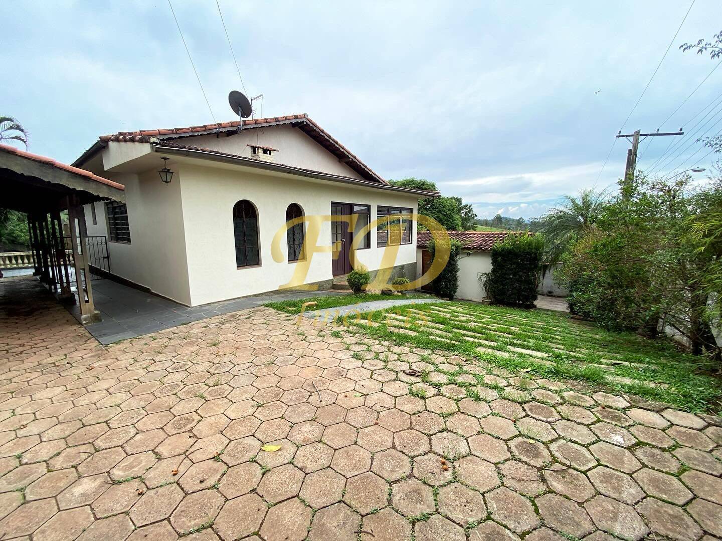 Fazenda para alugar com 3 quartos, 180m² - Foto 1