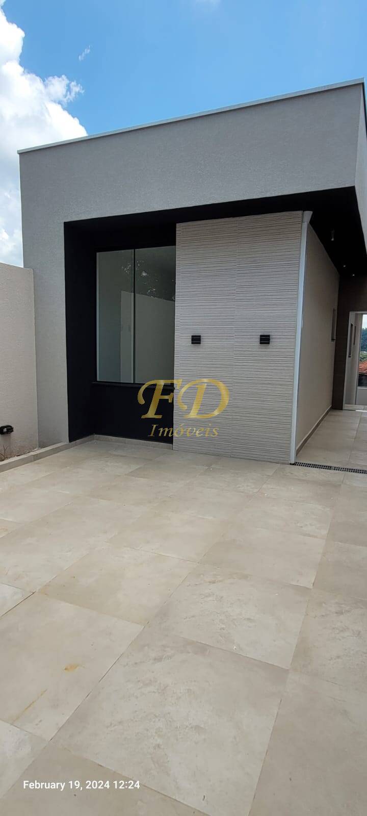 Casa à venda com 2 quartos, 57m² - Foto 1