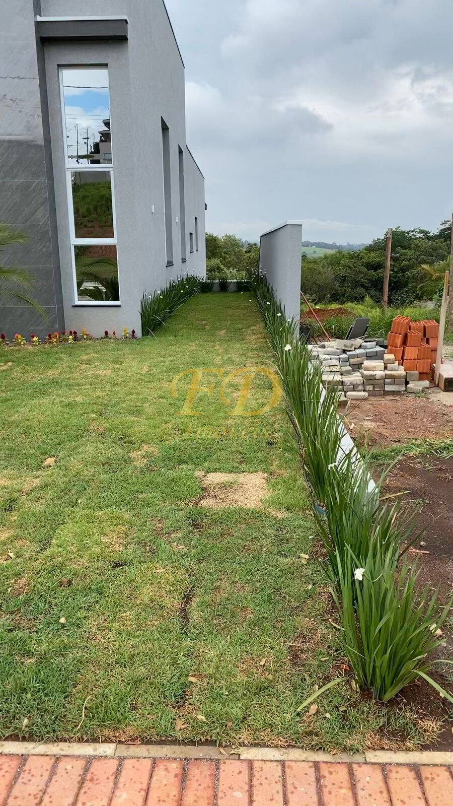 Casa de Condomínio à venda com 4 quartos, 323m² - Foto 2