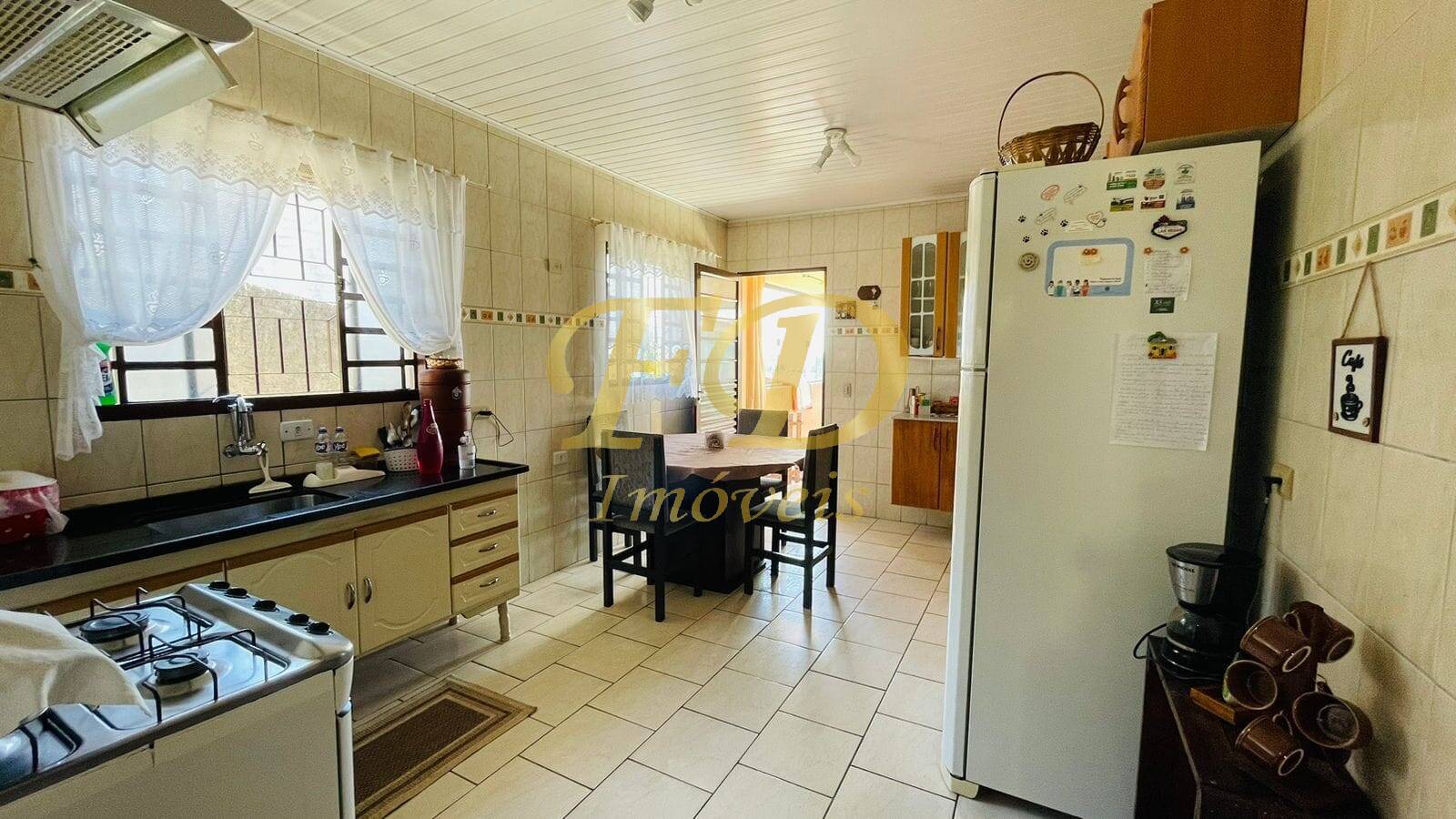 Casa à venda com 3 quartos, 100m² - Foto 4