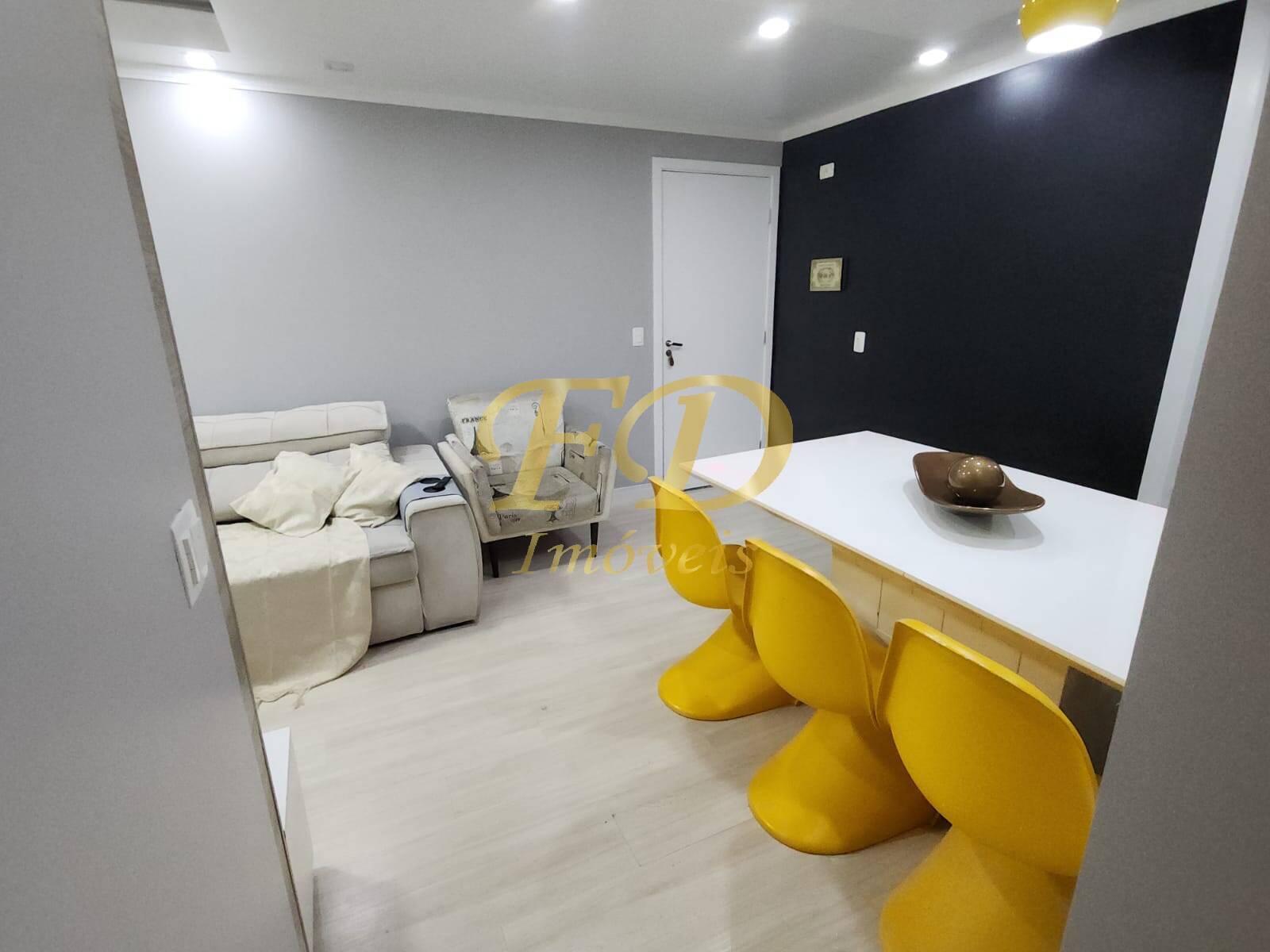 Apartamento à venda com 3 quartos, 76m² - Foto 2