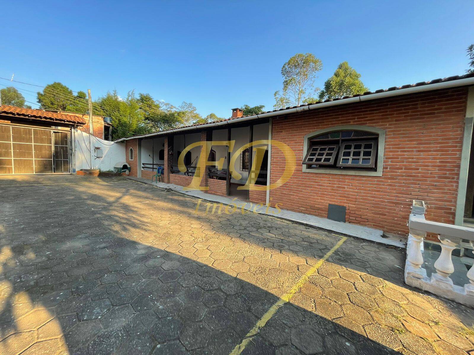 Fazenda à venda com 3 quartos, 2100m² - Foto 1