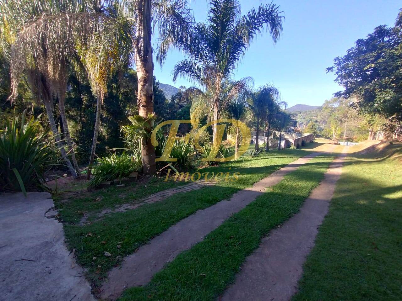 Fazenda à venda com 3 quartos, 300m² - Foto 2