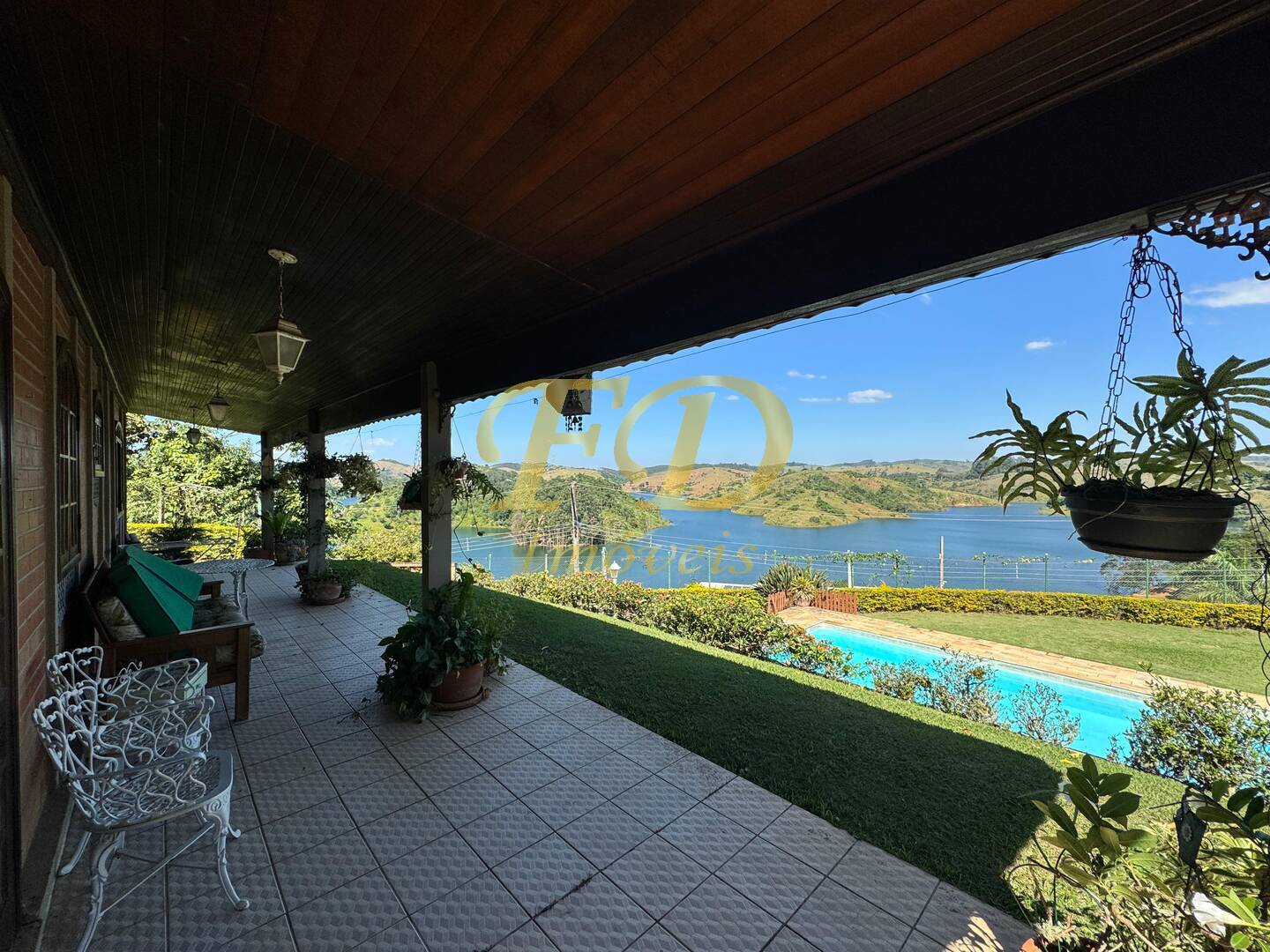 Fazenda à venda com 3 quartos, 1074m² - Foto 2