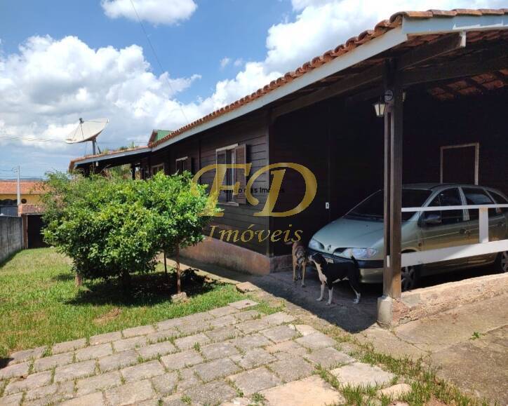 Casa à venda com 3 quartos, 180m² - Foto 1