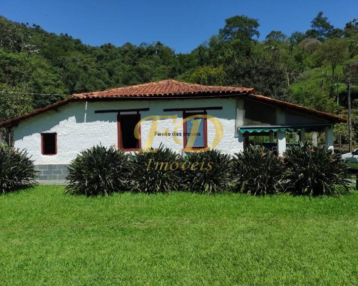 Fazenda à venda com 3 quartos, 800m² - Foto 1