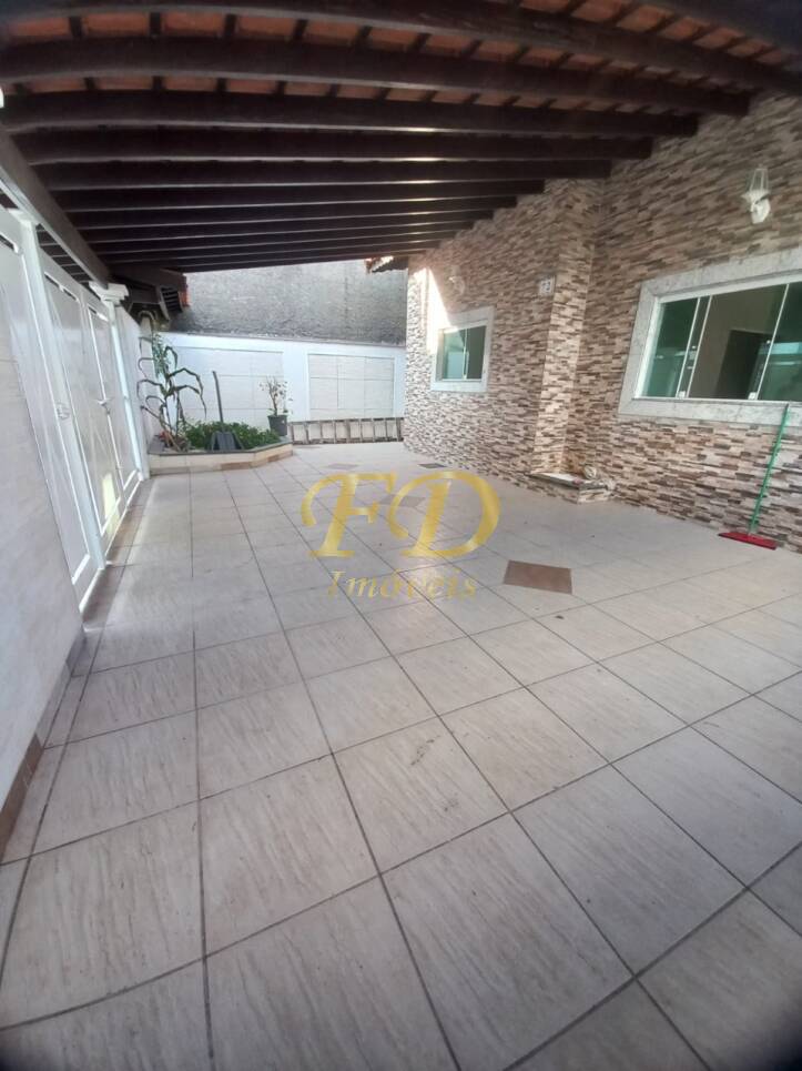 Casa à venda com 3 quartos, 250m² - Foto 2