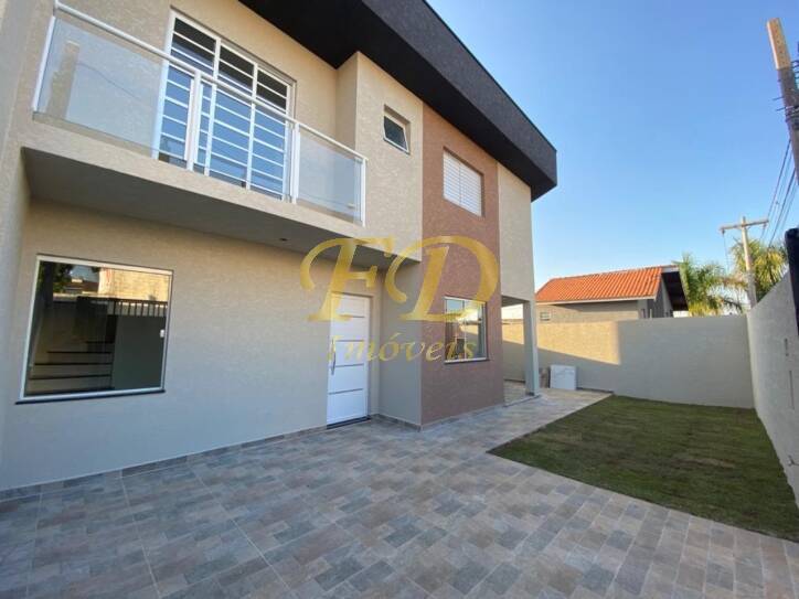 Casa à venda com 3 quartos, 101m² - Foto 1