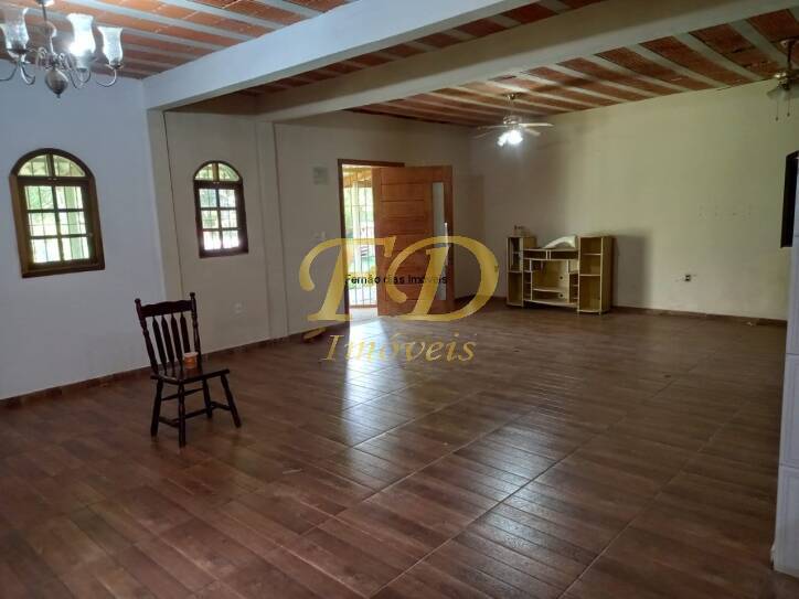 Fazenda à venda com 3 quartos, 220m² - Foto 2